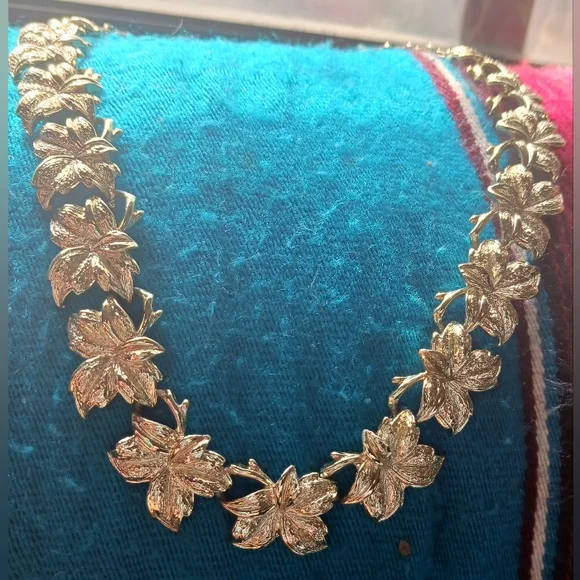 Selling a large bag of necklace.Lots of vintage to CHOOSESilver, turquoiseETC